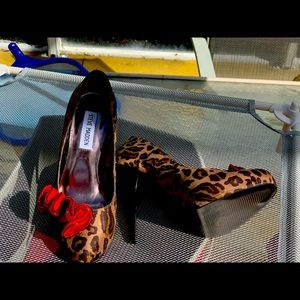 STEVE MADDEN Chetah w/Red Bow 4” Stilettos - New